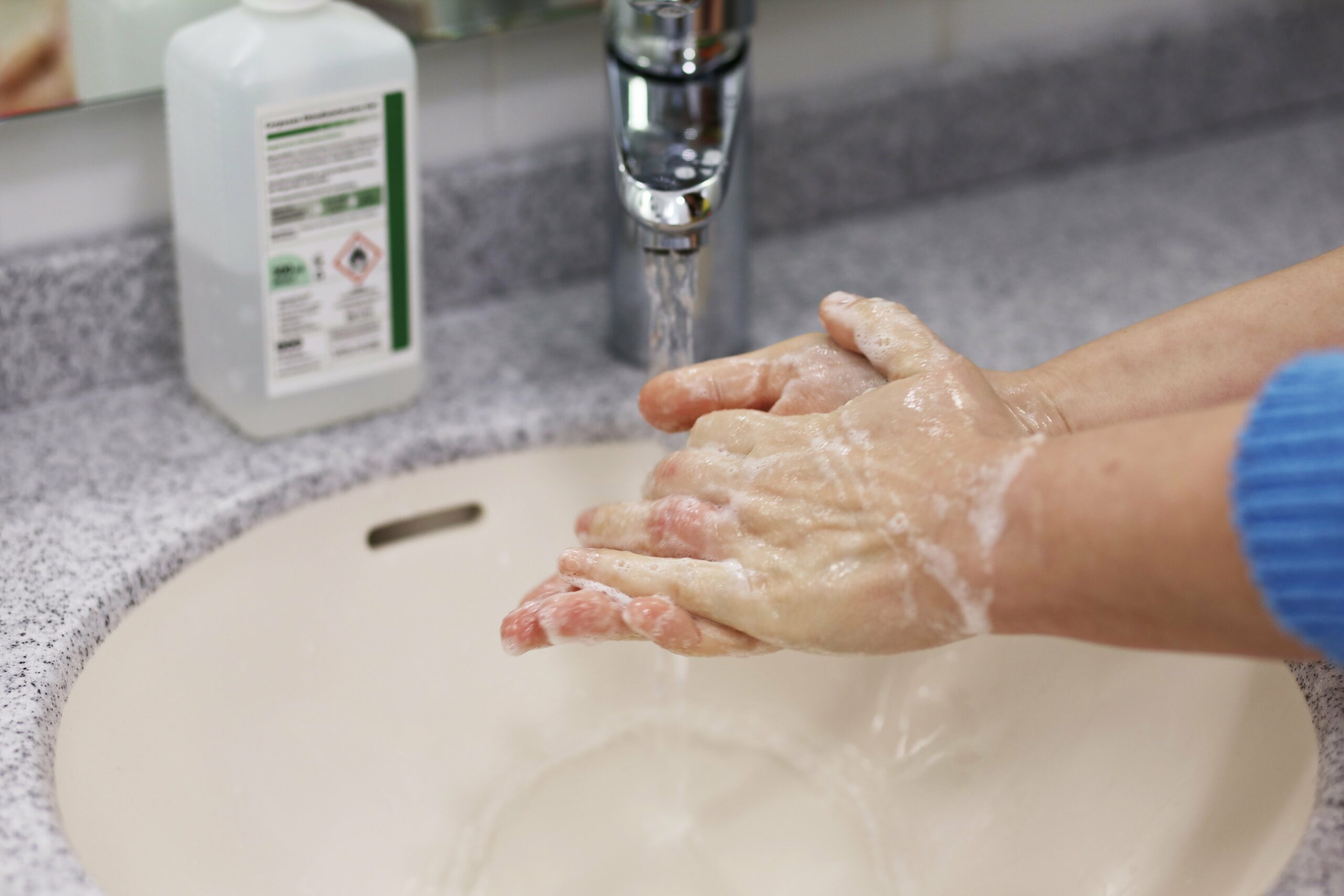 In quanti non si lavano le mani dopo esser stati al bagno?